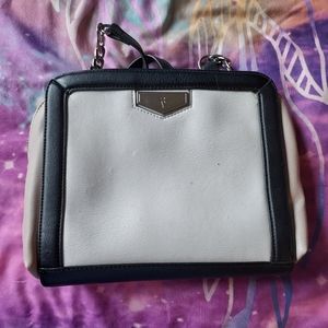 Vera Wang Crossbody Pursue and Sm matching Wallet
